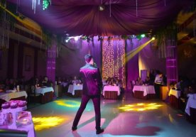 Restoran va kafelarning tunda ishlashiga ruxsat beriladi фото