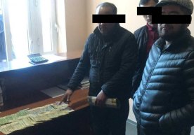 Samarqandda YPX xodimlariga pora berishga uringan haydovchilar qo‘lga olindi фото