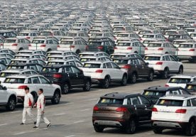 Car sales in China drop by 12% фото