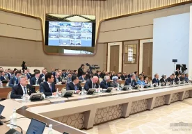 Тадбиркорлар билан бўлиб ўтаётган очиқ мулоқотда Президент