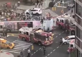 Фото: Видеодан кадр Нью-Йоркда икки автобуснинг тўқнашуви