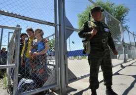 O‘zbek-qirg‘iz chegarasidagi nazorat-o‘tkazish punktlarida korrupsiya holatlari borligi aytildi фото