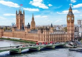 Фаррош Муликат Огунмоде 16 йил давомида кундузи Deutsche