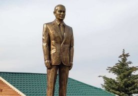 Қирғизистонда Путин ва Ленин ҳайкаллари ўрнатилди (фото) фото