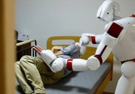 A robot that cares for the elderly has been created in Japan фото