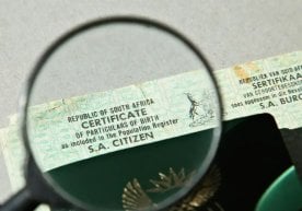 Жанубий Африкада туғилган бўлса ҳам, айрим одамлар