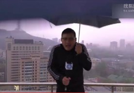 Хитойдаги Dalian TV телеканали бошловчиси жонли эфир