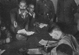 1942-йилда Британия кучлари Япон армиясига таслим бўлган.