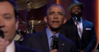 Obama o‘z muvaffaqiyatlari haqida qo‘shiq kuyladi фото