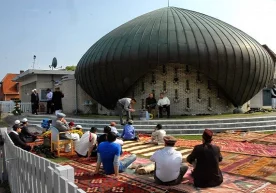 Dushanba kuni o‘zining kuchli mahalliychilik qarashlari