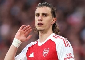 Arsenal himoyachisi Riccardo Calafiori jamoasining Angliya