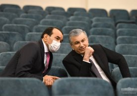 Shavkat Mirziyoyev Chirchiq shahridagi “Kimyogarlar” madaniyat saroyini borib ko‘rdi фото