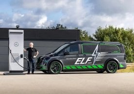 Mercedes-Benz электромобилларни қувватлаш вақтини кескин