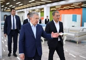 Президент Хонқа туманида мебелсозлик саноат зонасини бориб кўрди фото