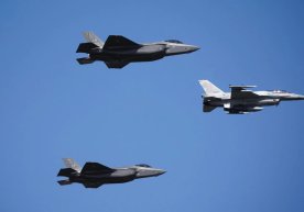 АҚШ Украинага F-16 қирувчи самолётлари етказиб беришни маъқуллади фото
