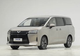 Хитойда «Wулинг Хинггуанг 730 Премиум Эдитион» оилавий