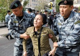 Фото: Reuters Қозоғистоннинг иккита йирик шаҳрида одамлар