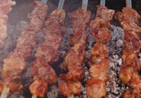 Кўмирда пиширилган гўштни истеъмол қилиш қаришни тезлаштиради фото