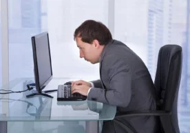 Одатда, аксарият офис ходимлари бош оғриғи, кўз ичи