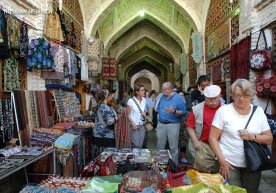 Rossiyalik turist O‘zbekistonda xaridlar uchun o‘rtacha qancha pul sarflayotgani ma’lum bo‘ldi фото