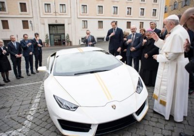 Рим папасига Lamborghini ҳадя қилишди фото