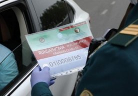 Oliy Majlis deputati avtomobillarga stiker berish jarayonini qayta tiklash zarurligini aytdi фото