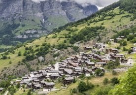 Швейцариянинг Алп тоғлари этакларида жойлашган кичик ва