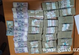 Тошкентда банк ходимлари 31 минг АҚШ долларини кўчада сотаётганда қўлга олинди фото