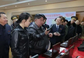 Шимолий Корея раҳбари Ким Чен Ин қизи билан биргаликда