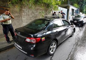 Venesuelada hibsga olingan besh polisiyachi o‘z og‘izlarini tikib tashladi фото