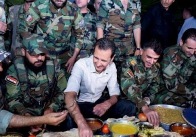 Bashar Asad front chizig‘idagi harbiylar bilan birga iftorlik qilgani videosi tarqaldi фото