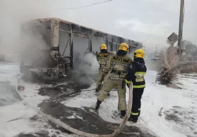 В Ташкенте загорелся автобус фото