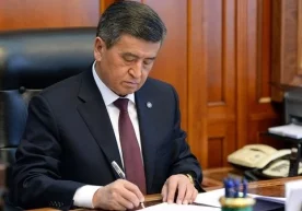 Жээнбеков Ўзбекистонга алоқадор ҳужжатни имзолади фото