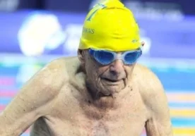Avstraliyalik suzuvchi Jorj Korons 99 yoshida 50 metr
