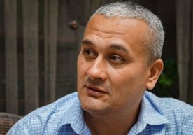 Президент Шавкат Мирзиёев журналист Бобомурод Абдуллаевга уч хонали уй совға қилди фото