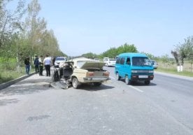 Ургутда Cobalt ҳайдовчиси қарама-қарши йўналишга чиқиб кетиб, “Жигули” билан тўқнашди фото
