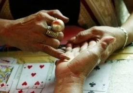 Тожикистонда фолбин, сеҳргар ва жодугарларга мурожаат