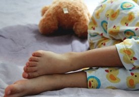 Ўз фарзандининг кечаси пешоб тута олмаслиги — яъни энурез