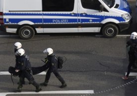 Германияда полициячилар ва намойишчилар иштирокида