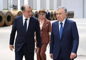 Shavkat Mirziyoyev Qorako‘ldagi 58 mln dollarlik quvur zavodiga bordi фото