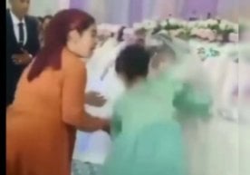 Ижтимоий тармоқларда ўзбек тўйларидан бирида суратга