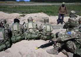 Britaniya Ukraina askarlarini tayyorlash uchun Ukrainaga o‘z instruktorlarini yuboradi фото