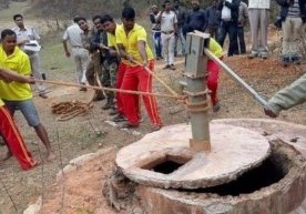 Jodugarlikda ayblangan hind ayol 4 bolasi bilan kaltaklab o‘ldirildi фото