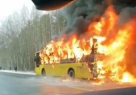Peterburgda oʻzbekistonlik haydovchi 50 nafar yoʻlovchini avtobusdagi yongʻindan qutqarib qoldi (video) фото
