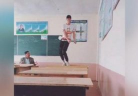 Тошкентдаги ўқув муассасаларидан бирида ўқувчи ўқитувчи