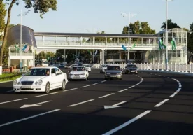 Автотранспорт воситасини бошқариб кетаётган ёлғиз ҳайдовчи