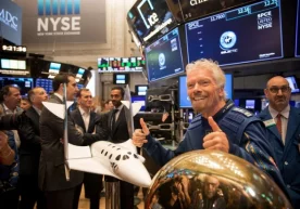 Milliarder Richard Brensonning zarardagi Virgin Galactic kompaniyasi ikki oyda 5 mlrd dollarga qimmatlashdi фото