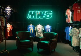 Amsterdam yaqinidagi MatchWornShirt omborida dunyoning eng