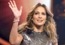 Naxotki hali hanuz maftunkor Jennifer Lopez bu yil 51 yoshni qarshilagan bo’lsa фото