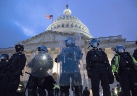 Фото: Ru Herald Капитолийнинг етти нафар полиция ходими
